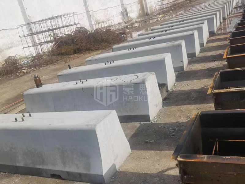 水泥隔離墩護(hù)欄